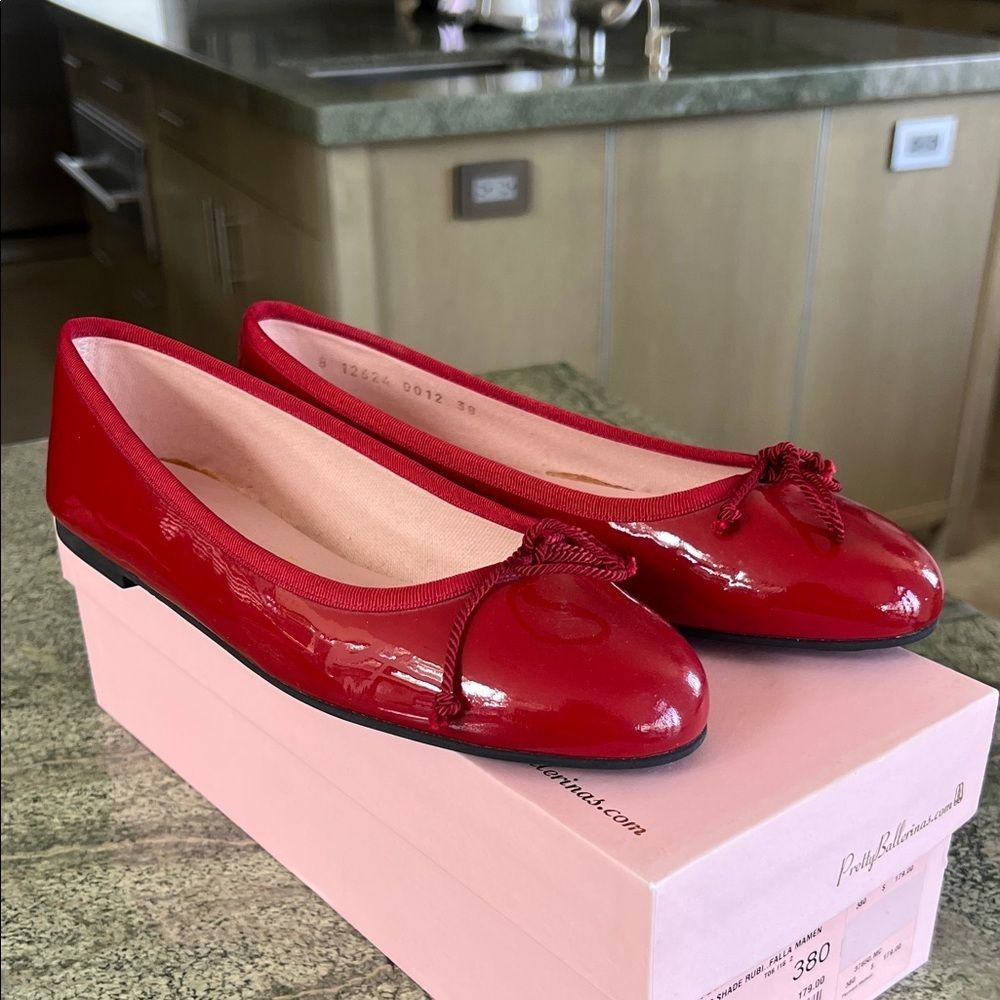 Pretty Ballerinas Glossy Red Flats